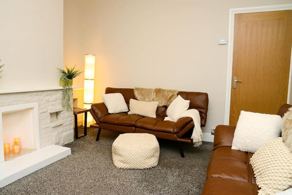 شقة Delightful 2 Bed Town Centre House, Sleeps 4 بارنسلي المظهر الخارجي الصورة
